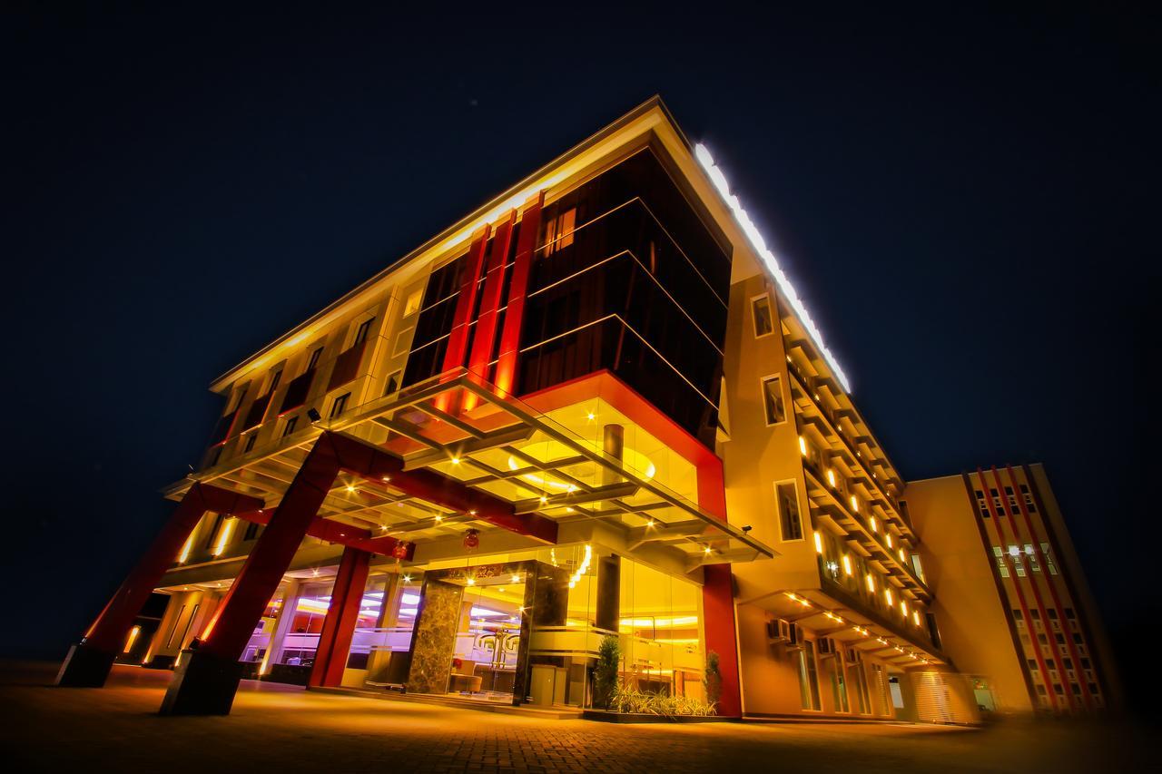 โรงแรมแกรนด์ ปารามา Tanjung Redep ภายนอก รูปภาพ
