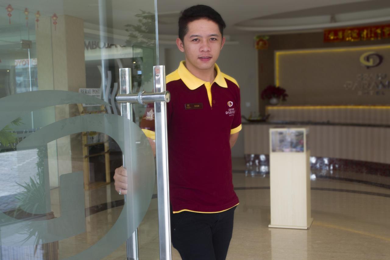 โรงแรมแกรนด์ ปารามา Tanjung Redep ภายนอก รูปภาพ